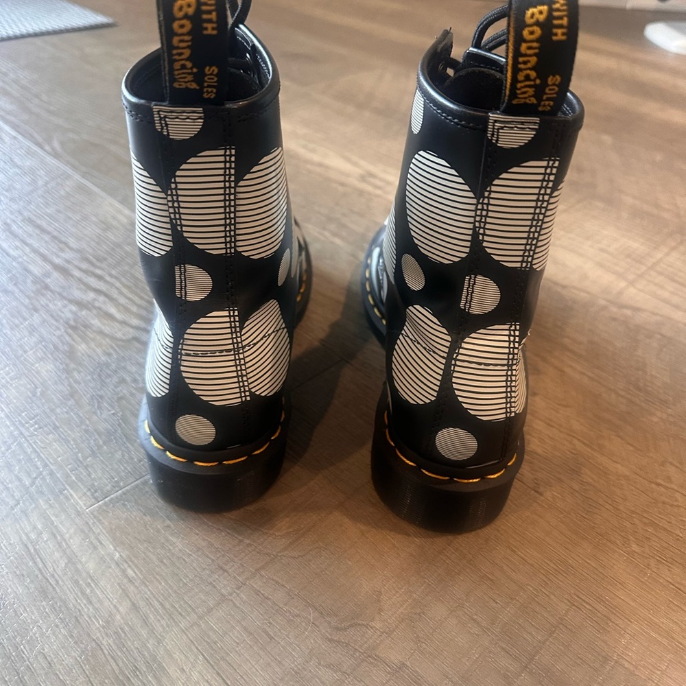 Dr. Martens 1460 Yayoi Polka Dot Black/white Lace Up Boots. Size 7 - Picture 3 of 7